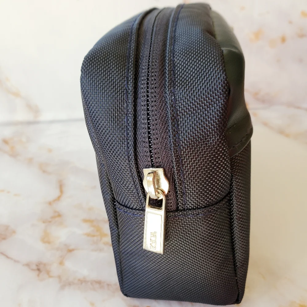 Tumi For Delta One Amenity Travel Dopp Kit Shaving Cosmetic Bag Toiletries Socks